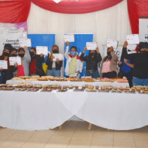 Capacitan a andalgalenses en pastelería y repostería y donan lo elaborado a comedores