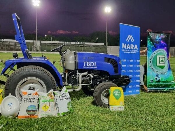 La minera MARA donó un tractor a la Liga Catamarqueña de Fútbol